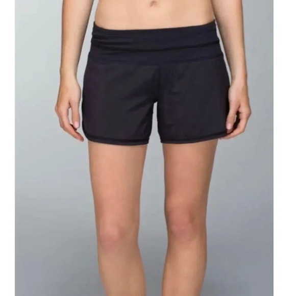Lululemon Women's Size 2 Groovy Run Black Shorts - Picture 1 of 5